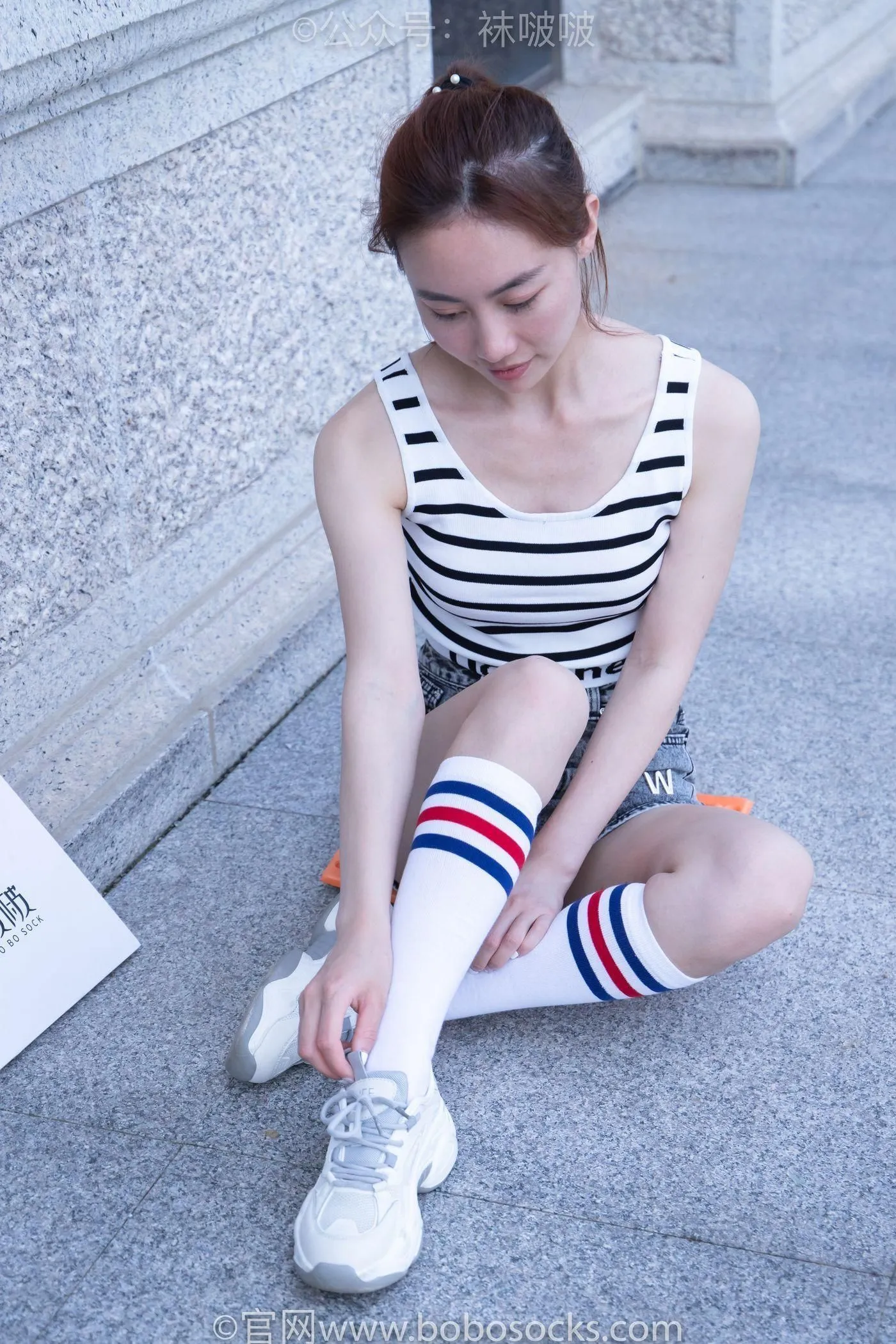 [BoBoSocks袜啵啵]NO.006 小米-运动鞋、白色小腿袜、裸足 [130P]插图3